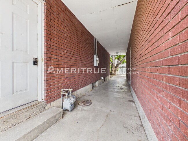 Building Photo - 197 E Utah Ave