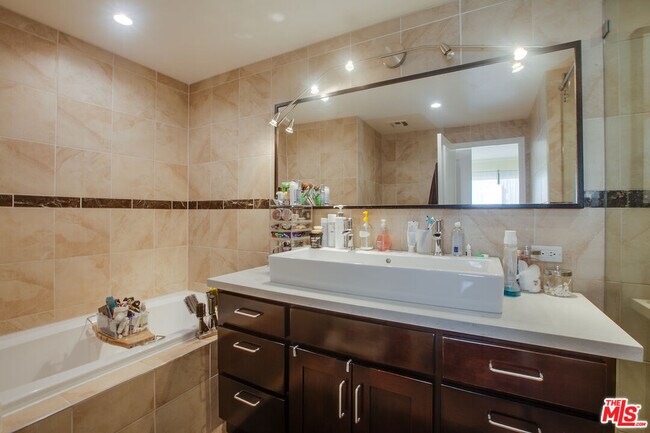 Building Photo - 124 Idaho Ave