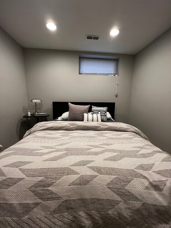 Bedroom 2 with Queen Size Mattress - 1525 N Maplewood Ave