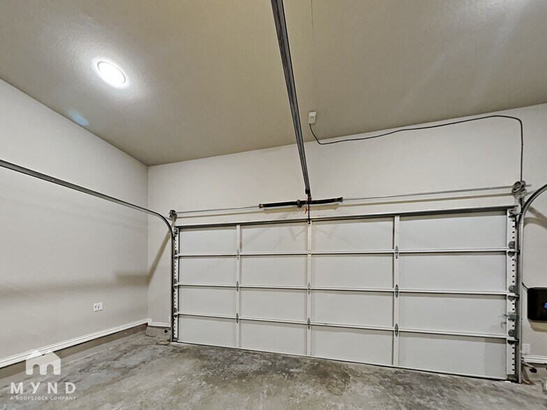 Building Photo - 2805 Lindale Dr