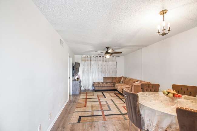 Building Photo - 9851 Sandalfoot Blvd