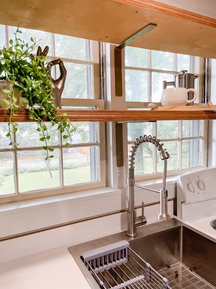 Primary Photo - 410 W Maple St