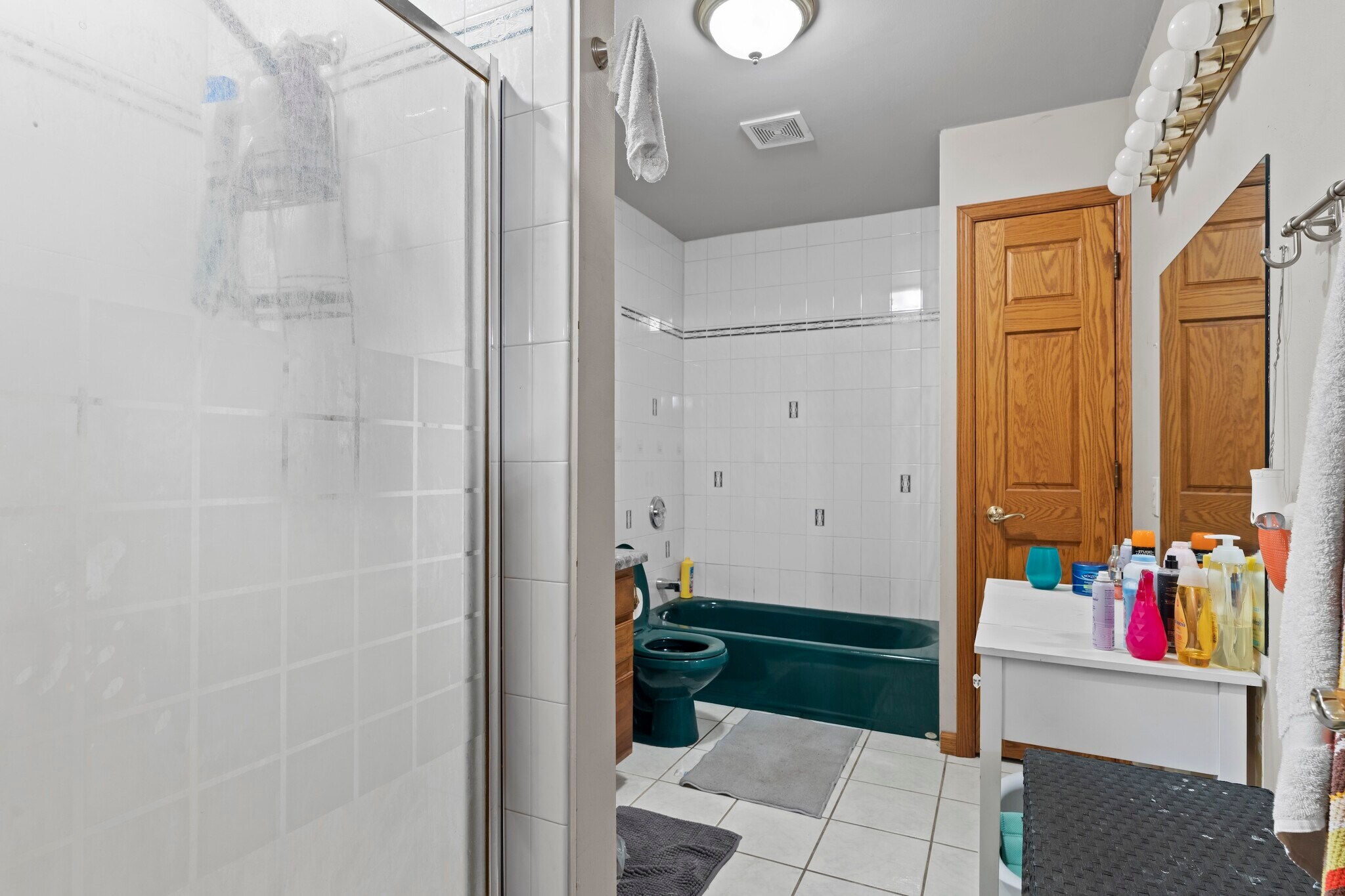 Master bathroom with whirpool and shower - 21335 Northcape St