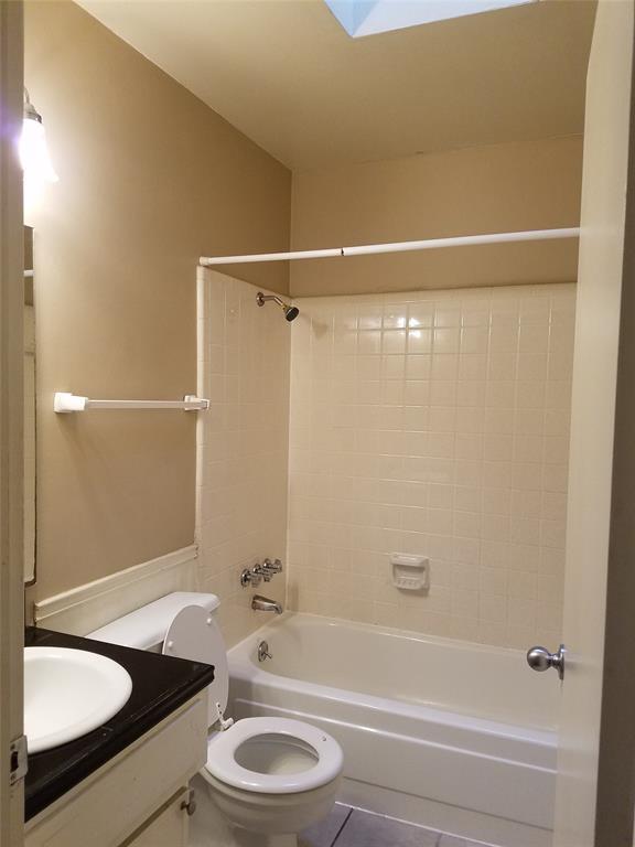 Building Photo - 606 W 51st St