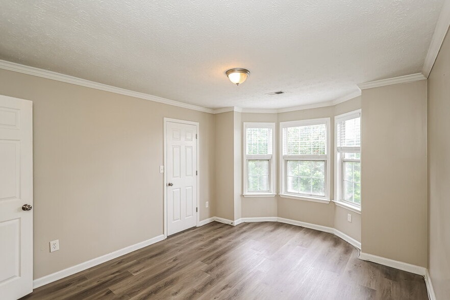Building Photo - 4970 Promenade Dr SW