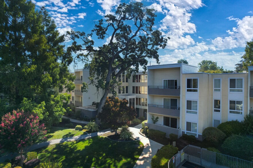 Community Entrance - The Retreat at Walnut Creek