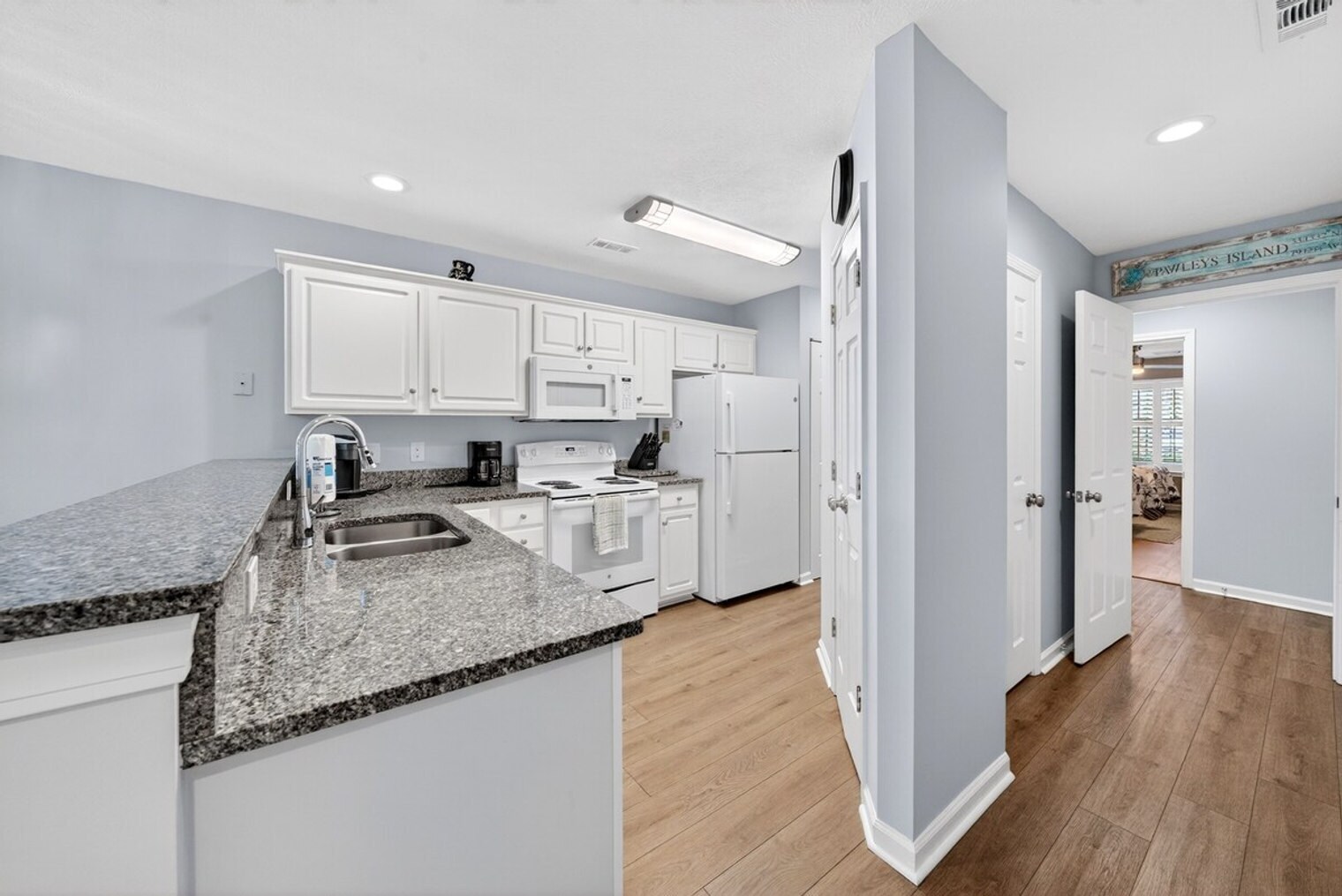 Building Photo - 568 Pinehurst Ln