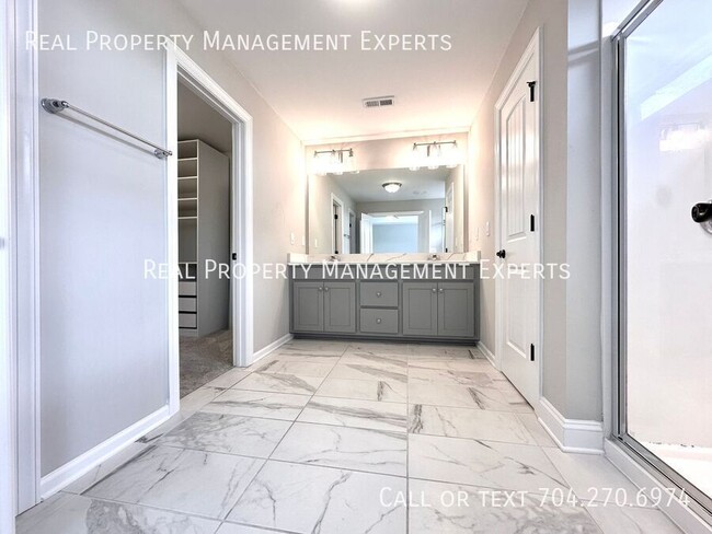 Building Photo - 6511 Wildbrook Dr
