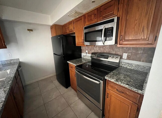 Building Photo - 2830 S Bartell Dr