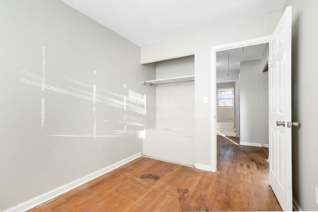 Building Photo - 5011 Wabash Pl