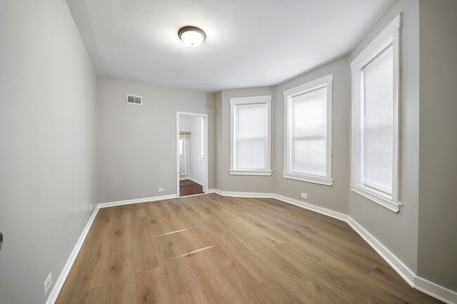 Building Photo - 624 N Monticello Ave