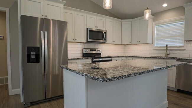 Building Photo - 249 Oak Grove Cir