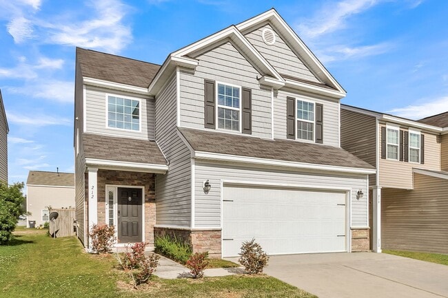 Building Photo - Spacious Summerville Home Near Historic Downtown