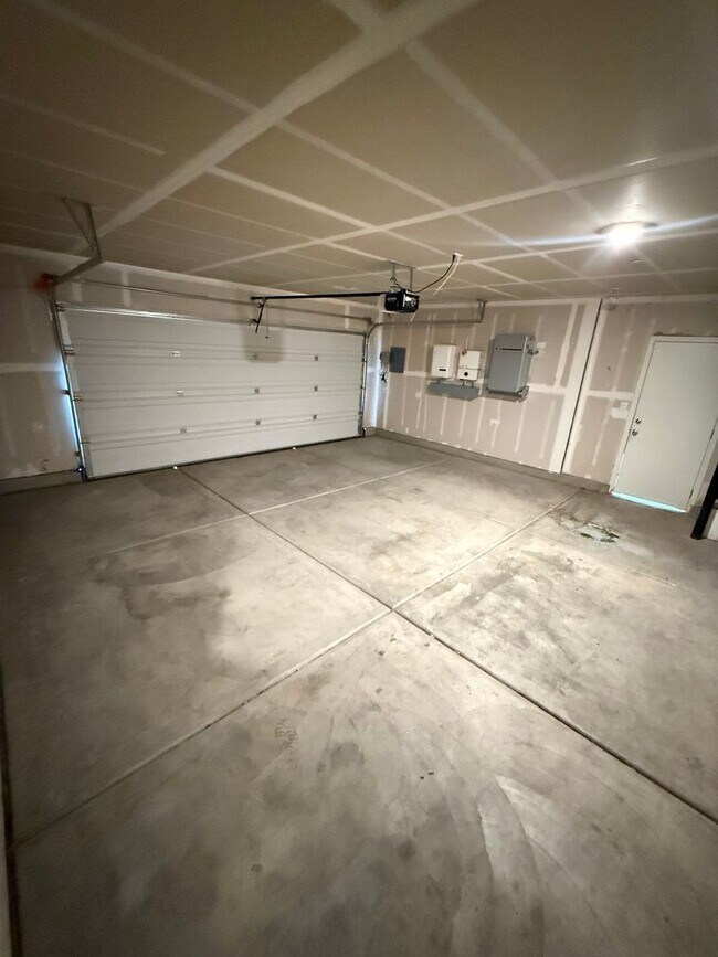 Building Photo - Beautiful 4BD/3BA Single-Family Home Solar, Battery Backup & Move-In Ready