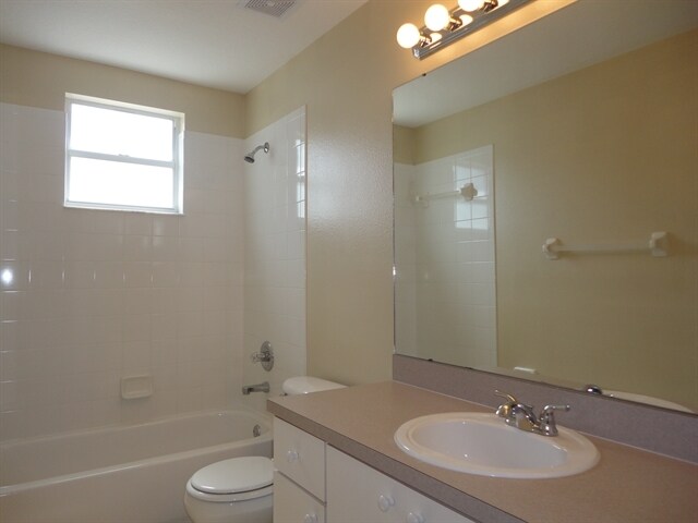 Building Photo - 24540 Laurel Ridge Dr