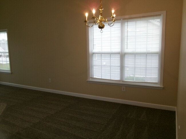 Building Photo - 3 bedroom, 2 bath condo in Carolina Willows