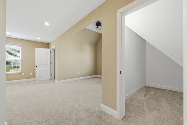 Building Photo - 723 Windrush Loop