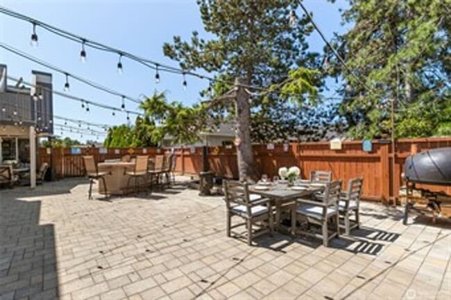 Building Photo - Gorgeous 5 Bedroom Home with Bayview - Bir...