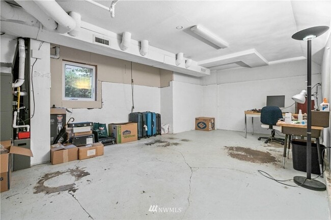 Building Photo - Spacious Montlake Rental with Stunning Vie...