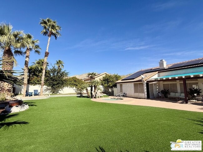 Building Photo - 9939 Vía Real