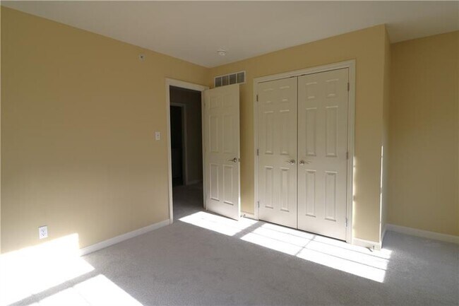 Building Photo - 2014 Trillium Ct