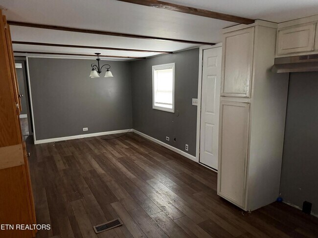 Building Photo - 152 Country Way Dr