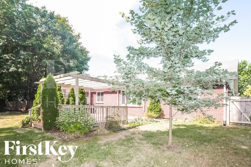 Building Photo - 6921 Mapleton Ct