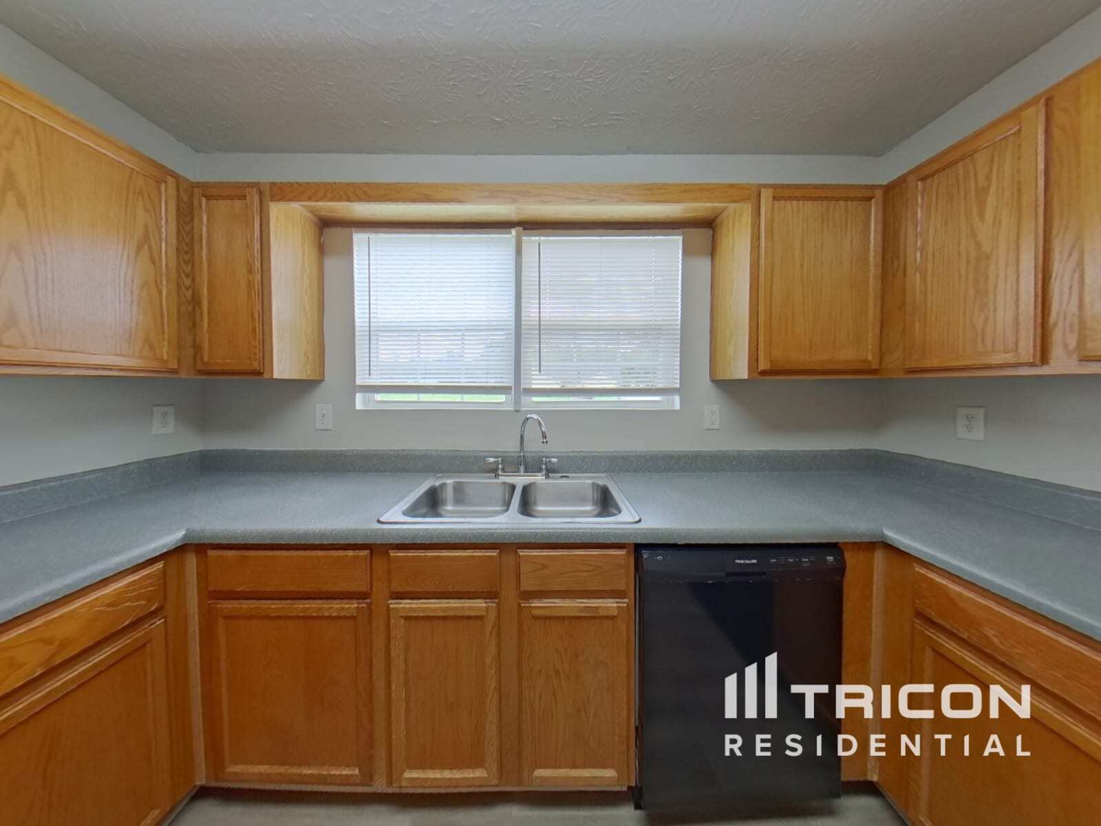 Building Photo - 1400 Meadow Ct