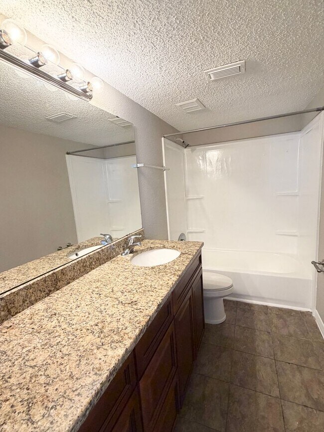 Building Photo - 2B/1B Condo 12 min from Orlando downtown