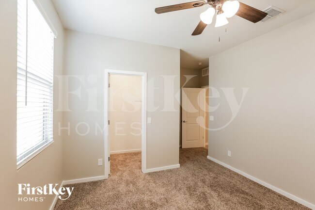 Building Photo - 30299 N Hummingbird Ln