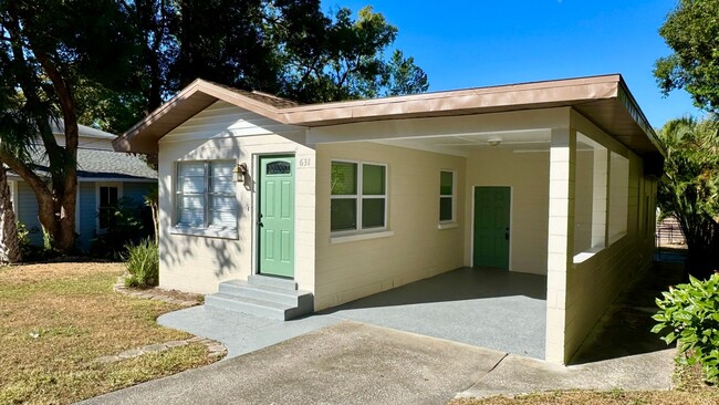 Building Photo - 3 bed / 2.5 bath in Lake Hunter Historic D...