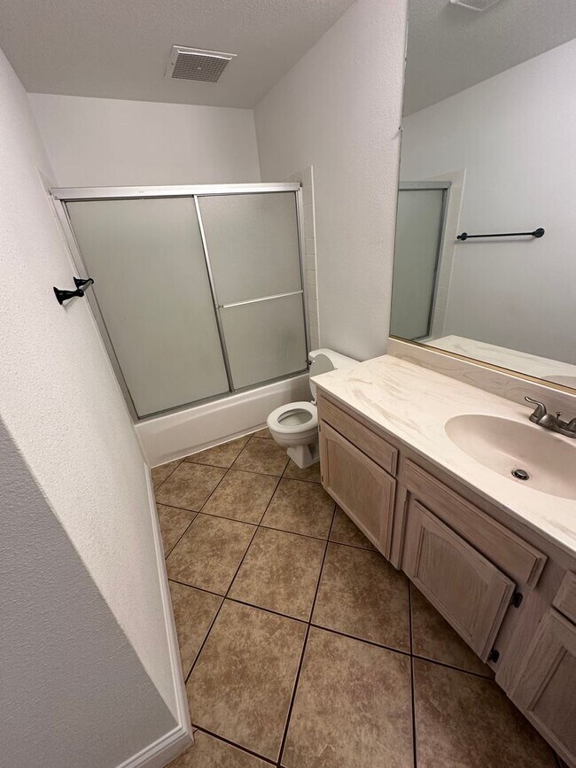 Building Photo - Fresno home for rent