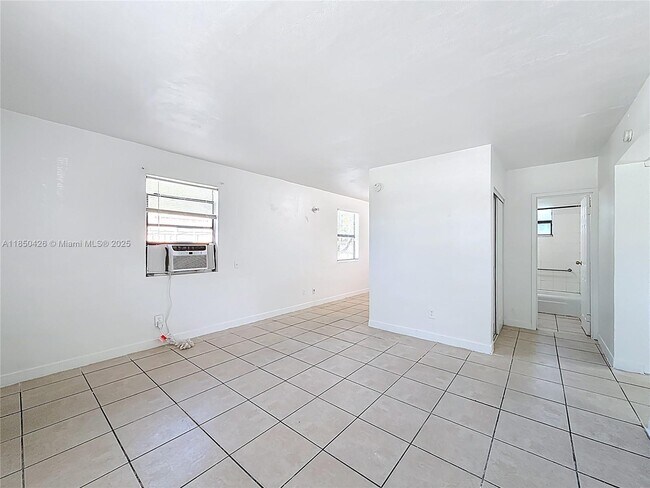 Building Photo - 2419 NW 6th Ct