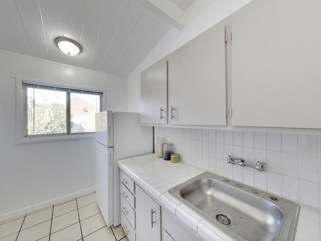 Building Photo - 2554 E 16th St
