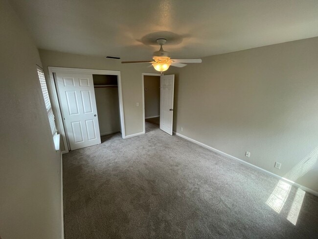 Building Photo - Updated 3 Bed 2 Bath Townhome Located at H...