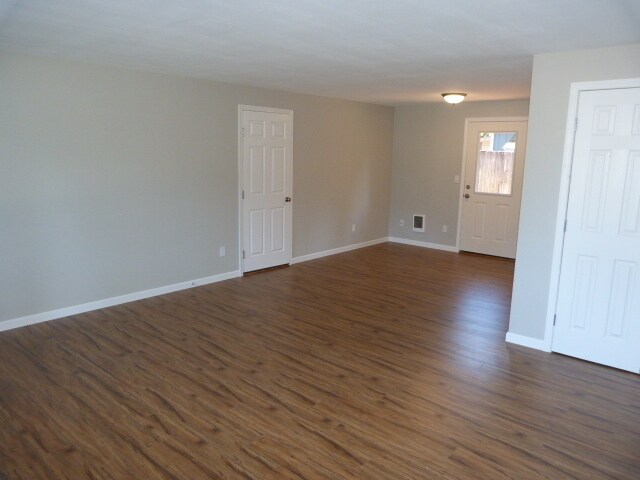 Building Photo - APPLICATION PENDING - Updated Rambler
