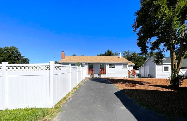 Building Photo - 5250 Whispering Creek Dr