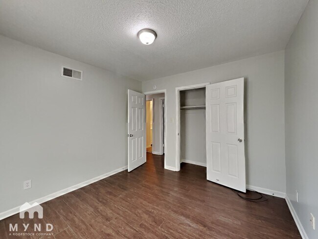 Building Photo - 6575 Ridgewood Rd