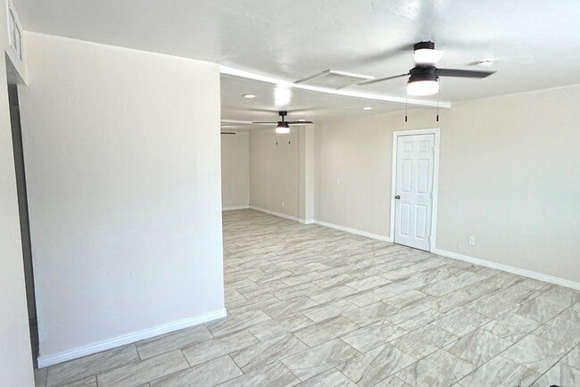 Building Photo - 8102 N 30th Dr