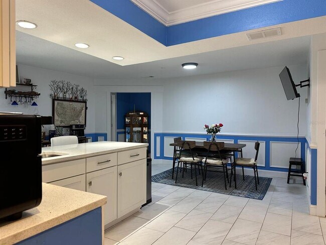 Building Photo - 818 Mendoza Dr