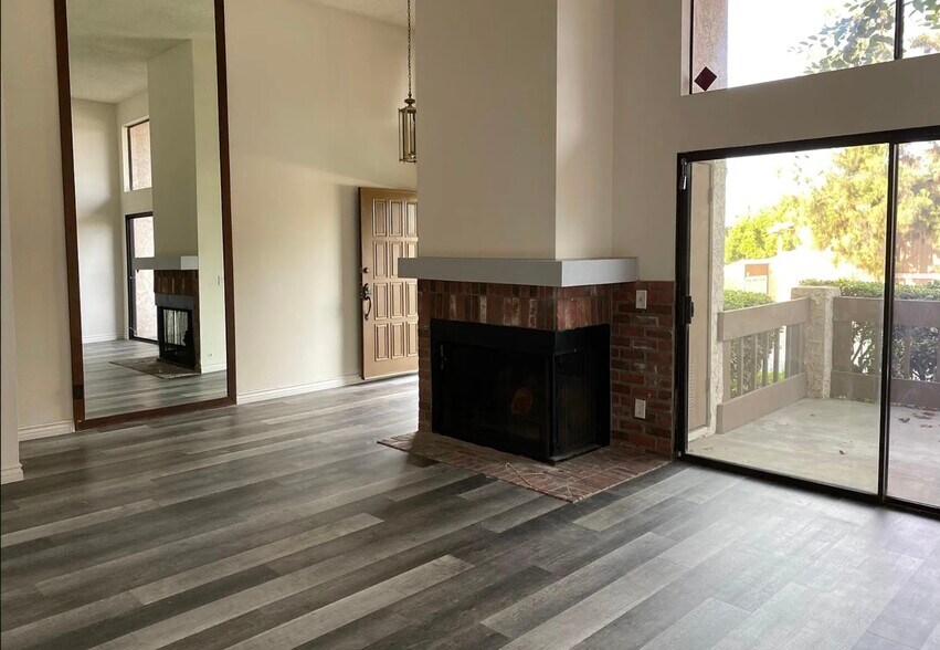 Building Photo - 1055 Walnut Grove Ave