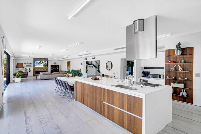 Building Photo - 1430 S Ocean Dr