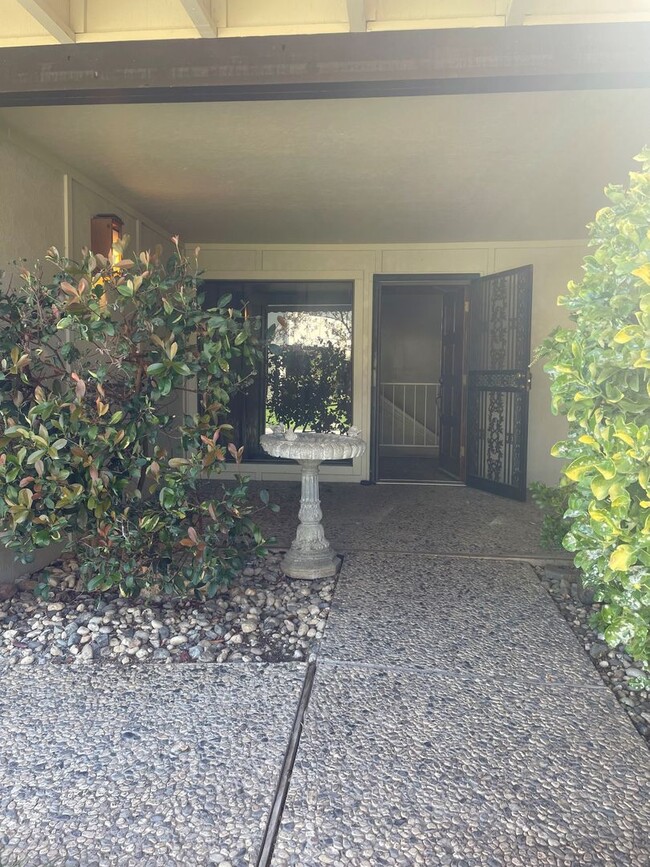 Primary Photo - Skyline Townhouse