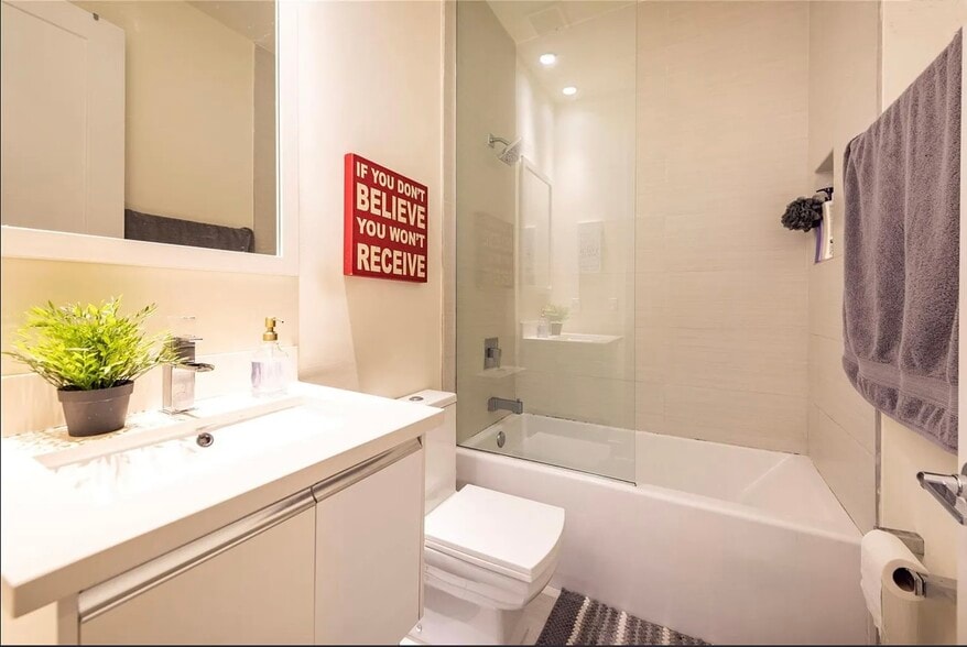 Bath - 10260 NW 63rd Ter