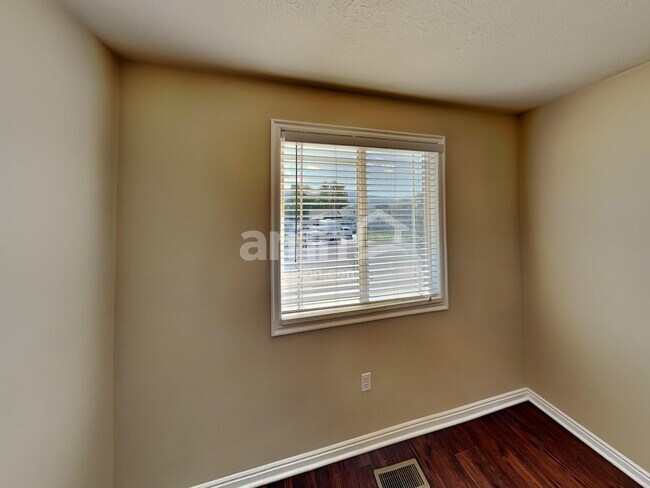 Building Photo - 1495 N 2325 W