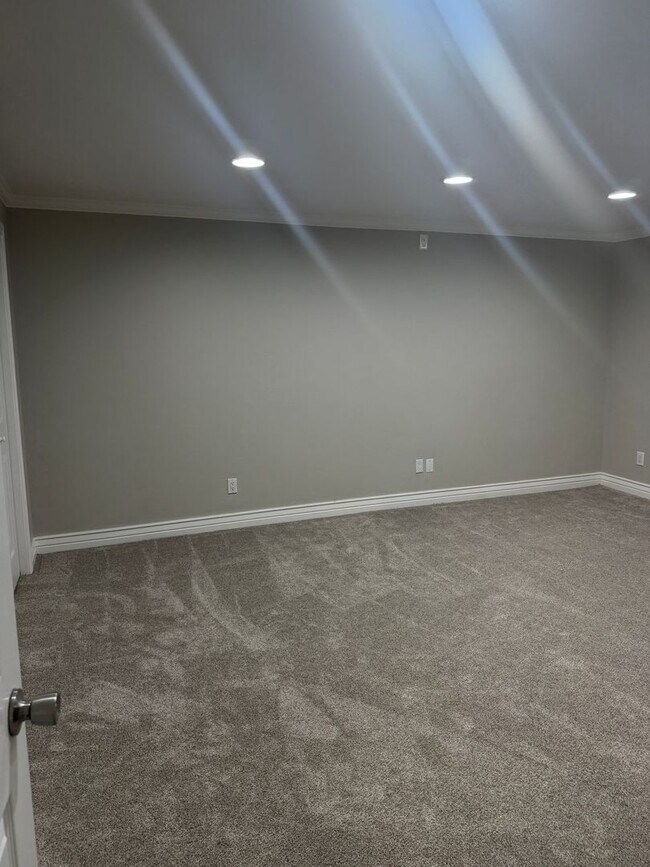 Building Photo - 664 N 960 E