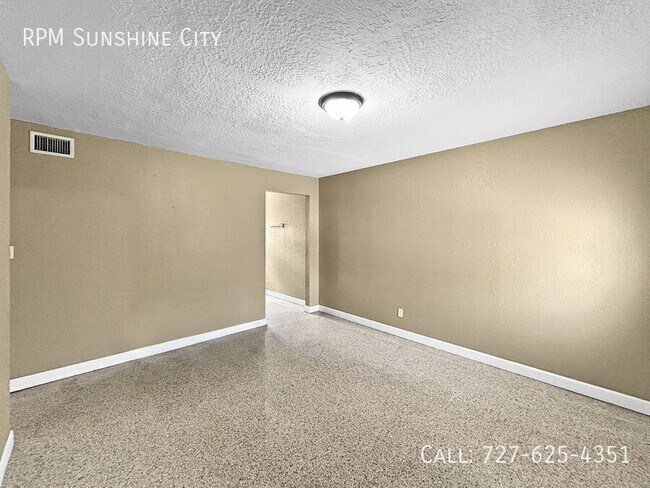 Building Photo - 2613 E Clark St