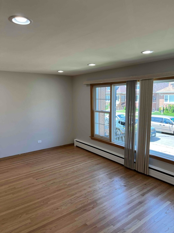 Building Photo - 5807 W Addison St