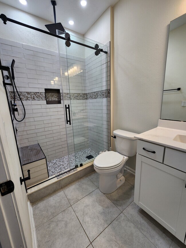 Building Photo - 285 Holly Forest Dr