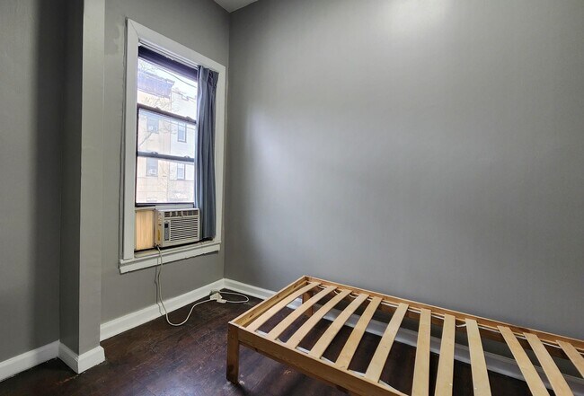 Building Photo - 423 2nd St